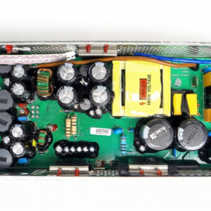 Placa de amplificação e fonte original para caixa de som Turbosound iP2000 vista de cima).